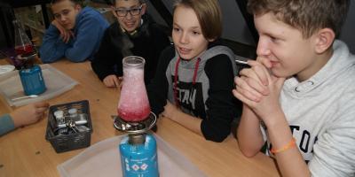 Dzień pełen chemicznych doświadczeń