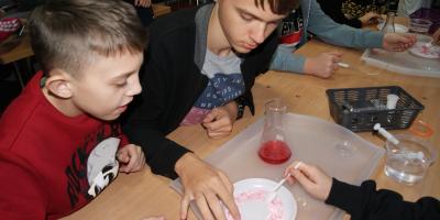 Dzień pełen chemicznych doświadczeń