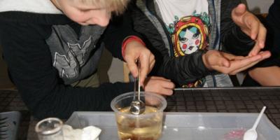 Dzień pełen chemicznych doświadczeń