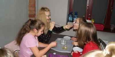 Dzień pełen chemicznych doświadczeń