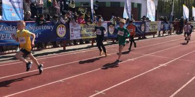 FINAŁ WOJEWÓDZKI W DRUŻYNOWYCH BIEGACH PRZEŁAJOWYCH