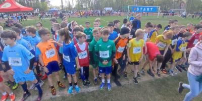 FINAŁ WOJEWÓDZKI W DRUŻYNOWYCH BIEGACH PRZEŁAJOWYCH