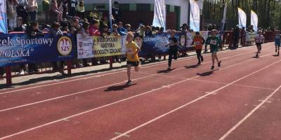 FINAŁ WOJEWÓDZKI W DRUŻYNOWYCH BIEGACH PRZEŁAJOWYCH