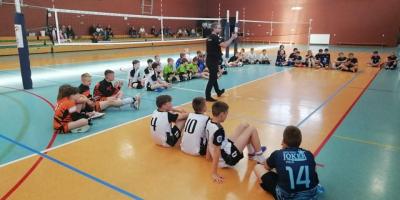 FINAŁ WOJEWÓDZKI W MINISIATKÓWCE CHŁOPCÓW "3" KINDER JOY OF MOVING
