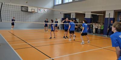 Mistrzowie Kalisza w piłce siatkowej chłopców w ramach Igrzysk Młodziezy Szkolnej.