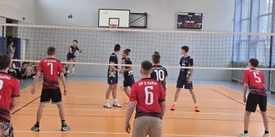 Mistrzowie Kalisza w piłce siatkowej chłopców w ramach Igrzysk Młodziezy Szkolnej.