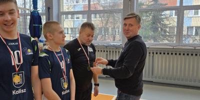 Mistrzowie Kalisza w piłce siatkowej chłopców w ramach Igrzysk Młodziezy Szkolnej.