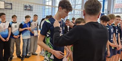 Mistrzowie Kalisza w piłce siatkowej chłopców w ramach Igrzysk Młodziezy Szkolnej.