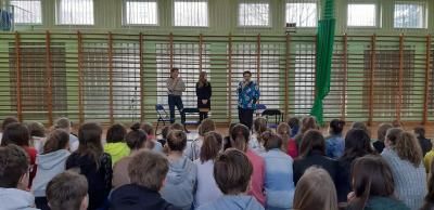 Od izolacji do integracji...