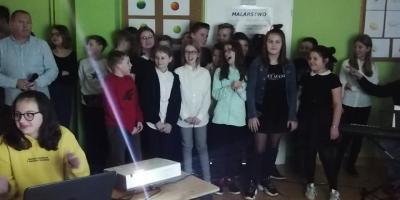 Ogólnoszkolne wspólne kolędowanie