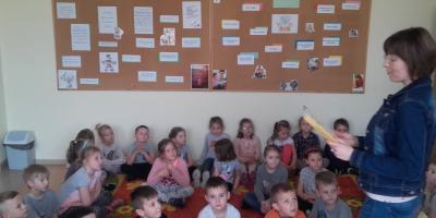 Przedszkolaki odwiedziły bibliotekę