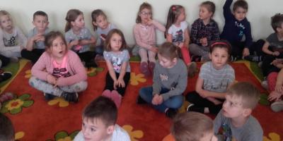 Przedszkolaki odwiedziły bibliotekę