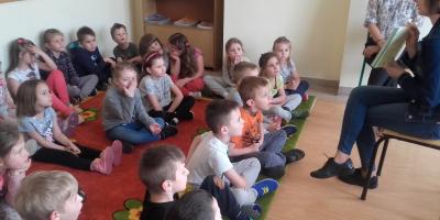 Przedszkolaki odwiedziły bibliotekę