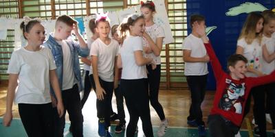 Roztańczony Dzień Nauczyciela w klasach 4 – 6