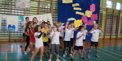 Roztańczony Dzień Nauczyciela w klasach 4 – 6