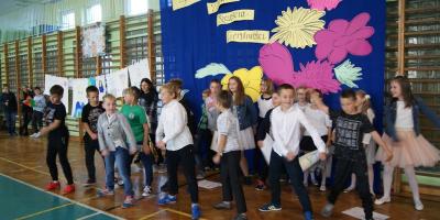 Roztańczony Dzień Nauczyciela w klasach 4 – 6