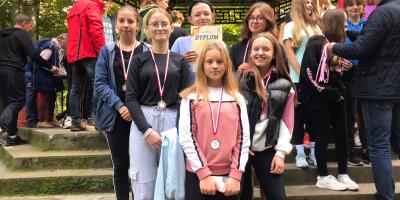 SZTAFETOWE BIEGI PRZEŁAJOWE