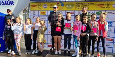 SZTAFETOWE BIEGI PRZEŁAJOWE