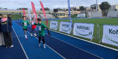 SZTAFETOWE BIEGI PRZEŁAJOWE