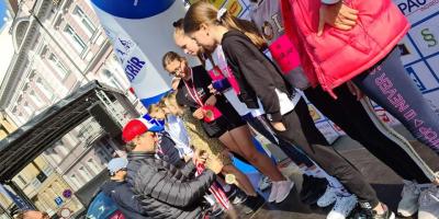 SZTAFETOWE BIEGI PRZEŁAJOWE