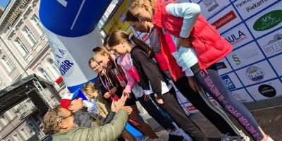 SZTAFETOWE BIEGI PRZEŁAJOWE