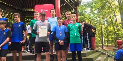 SZTAFETOWE BIEGI PRZEŁAJOWE