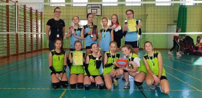 TOWARZYSKI TURNIEJ MINISIATKÓWKI DZIEWCZĄT Z OKAZJI 100-LECIA odzyskania przez Polskę Niepodległości o puchar Dyrektora Szkoły Podstawowej nr 18 im. Janusza Kusocińskiego w Kaliszu.