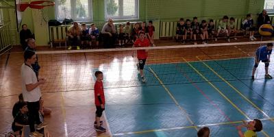 TURNIEJ MŁODYCH SIATKARZY O PUCHAR DYREKTORA SP 18