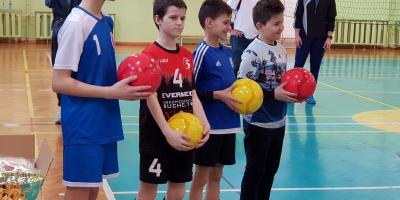 TURNIEJ MŁODYCH SIATKARZY O PUCHAR DYREKTORA SP 18