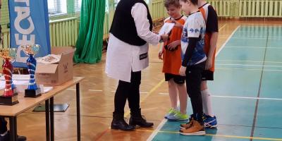 TURNIEJ MŁODYCH SIATKARZY O PUCHAR DYREKTORA SP 18