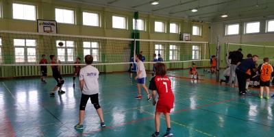TURNIEJ MŁODYCH SIATKARZY O PUCHAR DYREKTORA SP 18