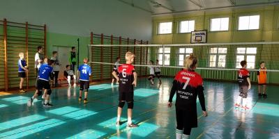 TURNIEJ MŁODYCH SIATKARZY O PUCHAR DYREKTORA SP 18