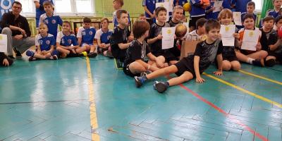 TURNIEJ MŁODYCH SIATKARZY O PUCHAR DYREKTORA SP 18