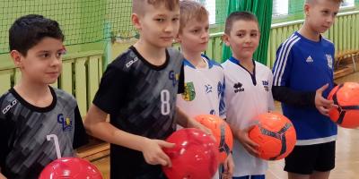 TURNIEJ MŁODYCH SIATKARZY O PUCHAR DYREKTORA SP 18