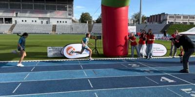 " Z PODWÓRKA NA BIEŻNIĘ "