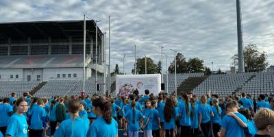 " Z PODWÓRKA NA BIEŻNIĘ "