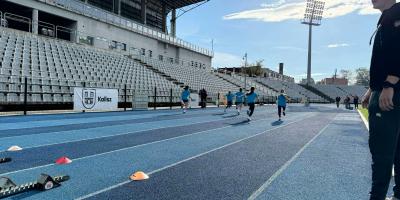 " Z PODWÓRKA NA BIEŻNIĘ "