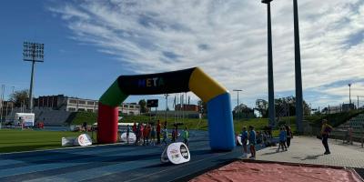 " Z PODWÓRKA NA BIEŻNIĘ "