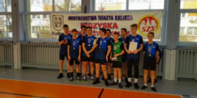 ZŁOTY I SREBRNY MEDAL W PIŁCE SIATKOWEJ CHŁOPCÓW IGRZYSK MŁODZIEŻY SZKOLNEJ